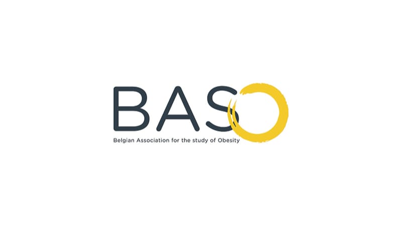 Logo de l'Association belge pour l'étude de l'obésité (BASO) représentant l'acronyme "BASO" avec un anneau jaune stylisé autour du "O". Logo of the Belgian Association for the Study of Obesity (BASO) featuring the acronym "BASO" with a stylized yellow ring around the "O".