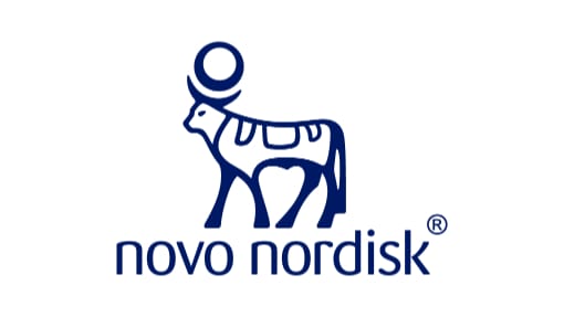 Logo de Novo Nordisk représentant un taureau bleu stylisé avec un cercle au-dessus de sa tête, accompagné du nom de la société en lettres minuscules. Logo of Novo Nordisk featuring a stylized blue bull with a circle symbol above its head, accompanied by the company's name in lowercase letters below.