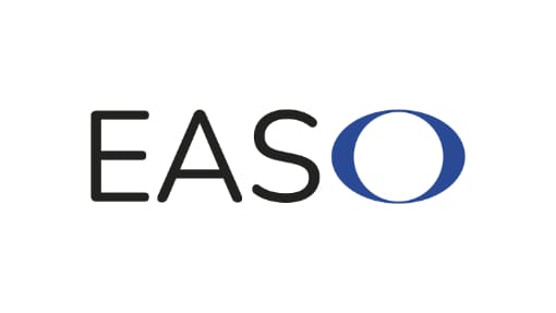 L'image montre le logo EASO, avec "EAS" en noir et un "O" ovale en bleu. The image shows the EASO logo, with "EAS" in black and an oval-shaped "O" in blue.